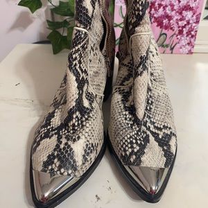 Steve Madden snakeskin booties size 9.5